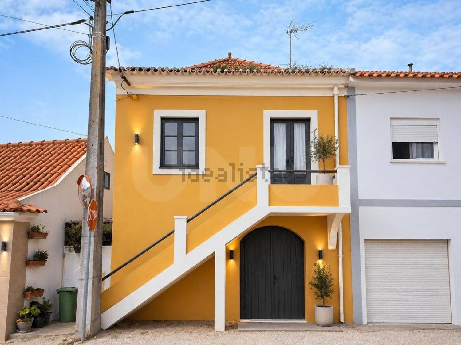 小楼房或独栋别墅出售在Estrada da Granjola, 48 - 外立面