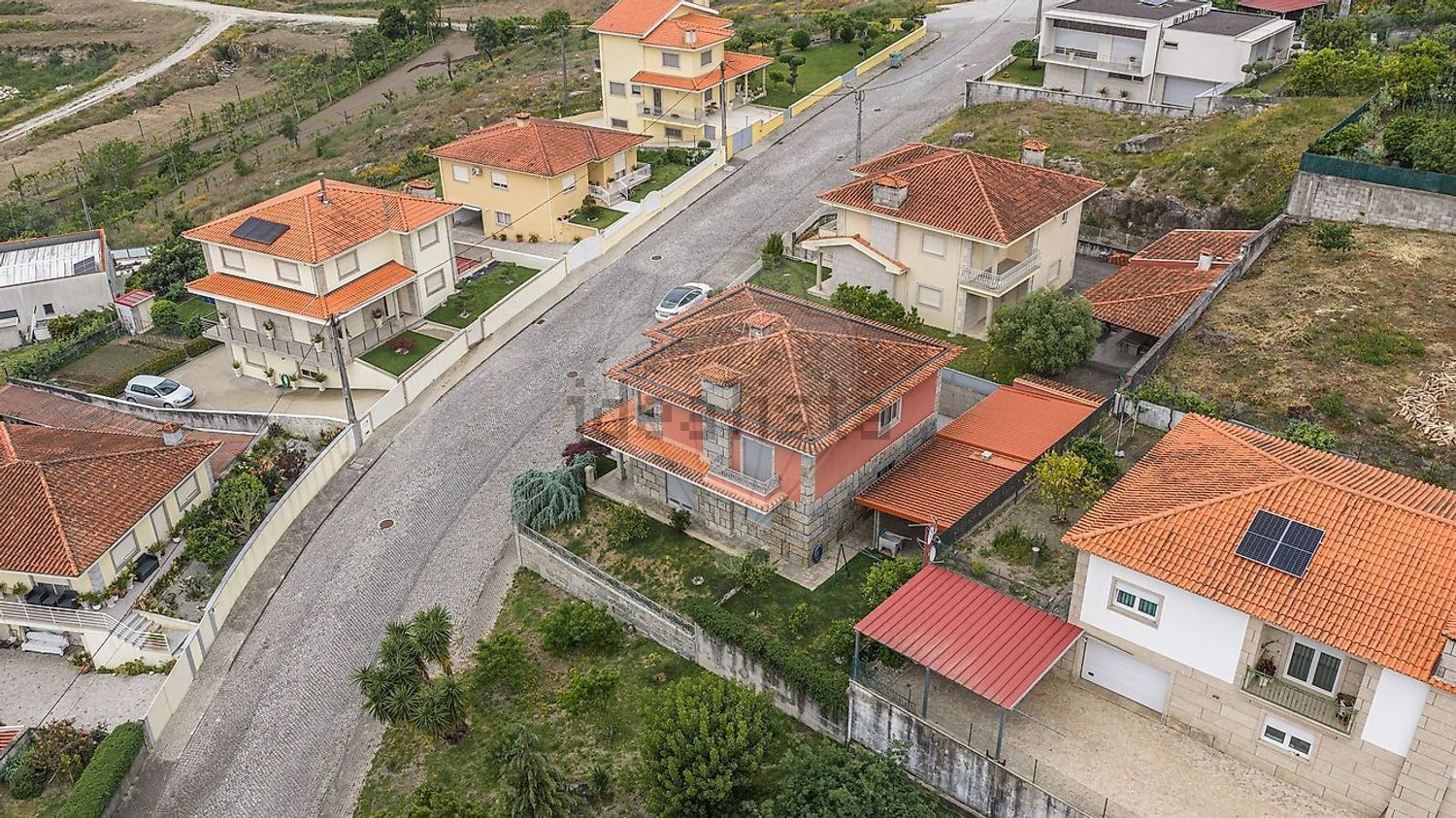 小楼房或独栋别墅出售在 Lugar de Ribeirinho, 4830-371 s/n - 外立面