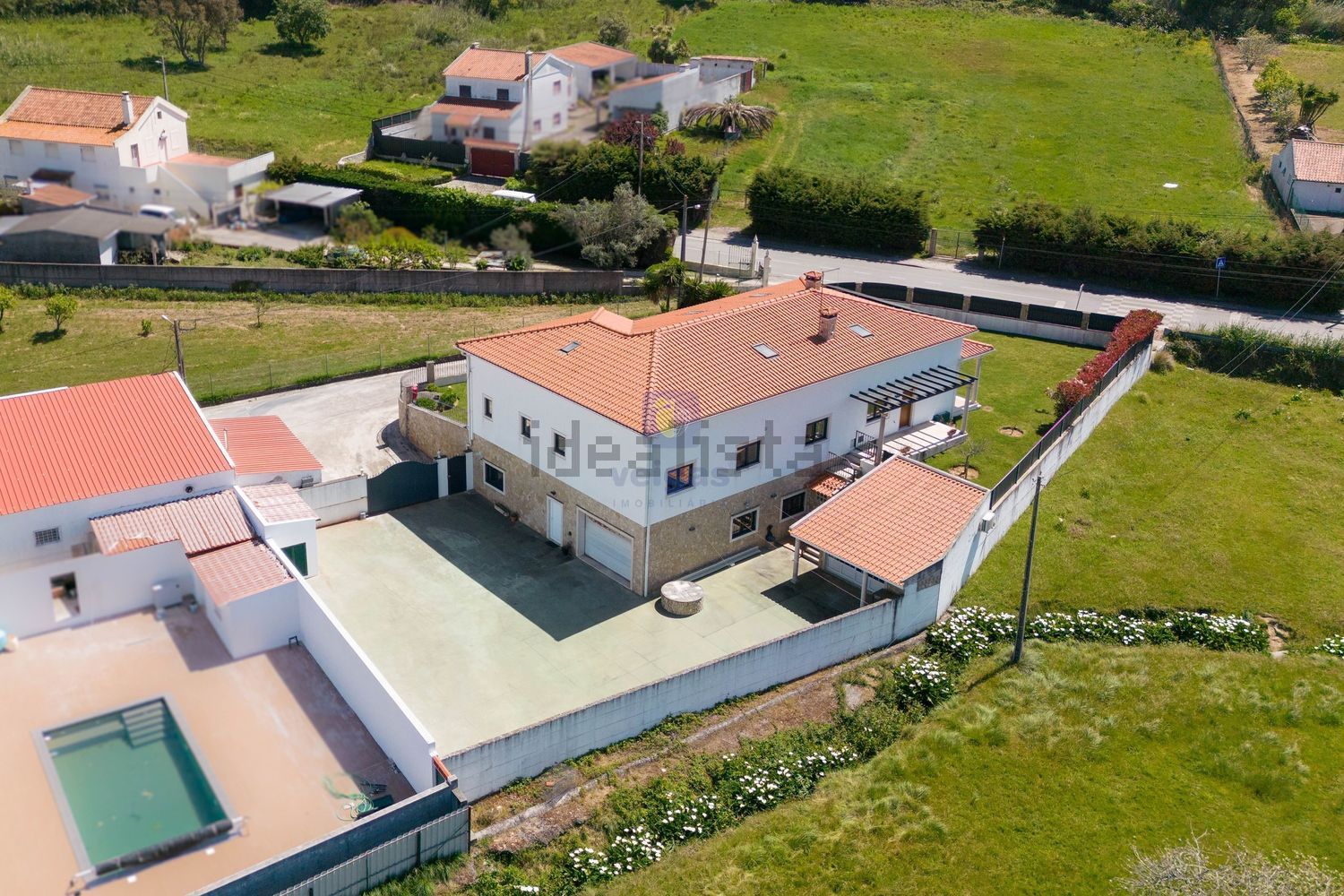 小楼房或别墅出售在Largo de São Jacinto, 5 - 游泳池