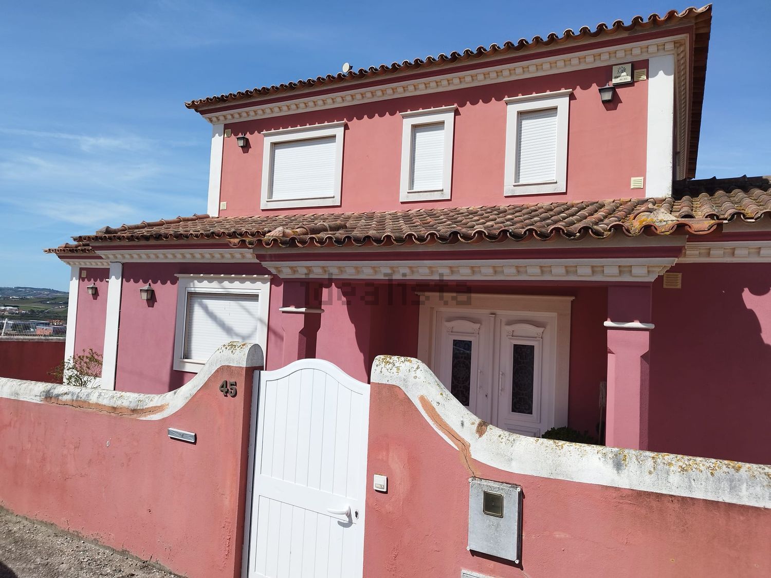 小楼房或独栋别墅出售在Bairro do Calvo, 45 - 外立面