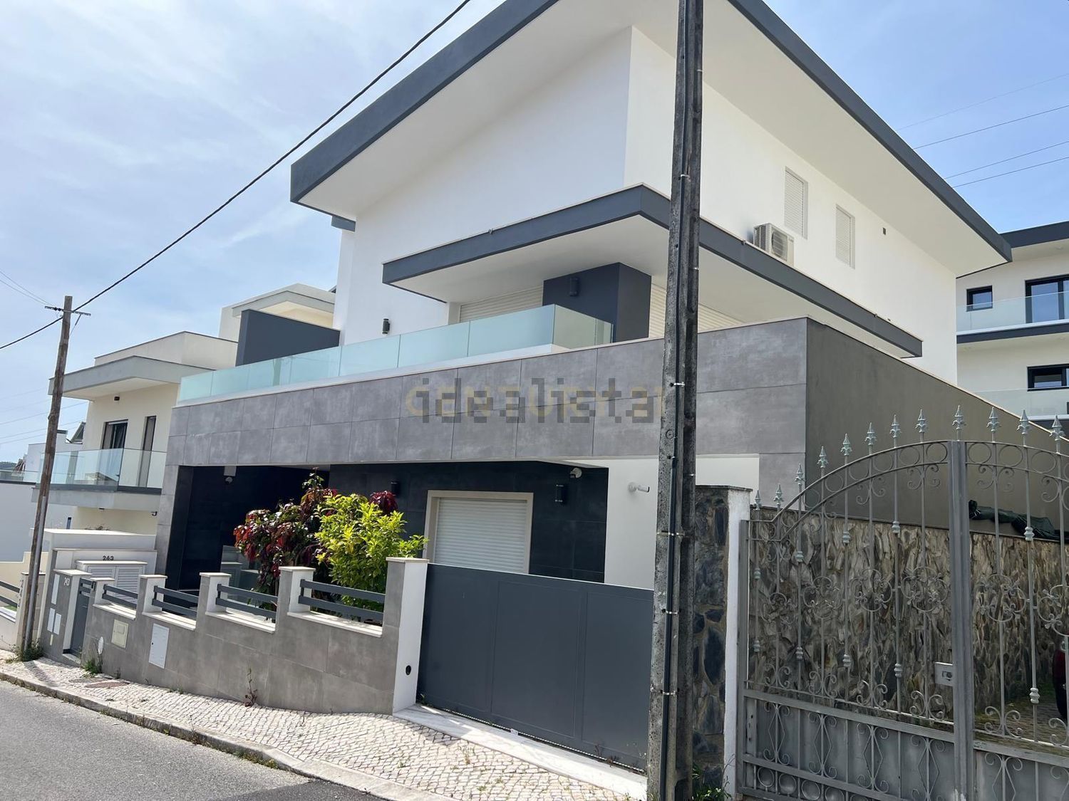 小楼房或独栋别墅出售在Rua Cidade de Rio Maior, 25 , 25a - 外立面