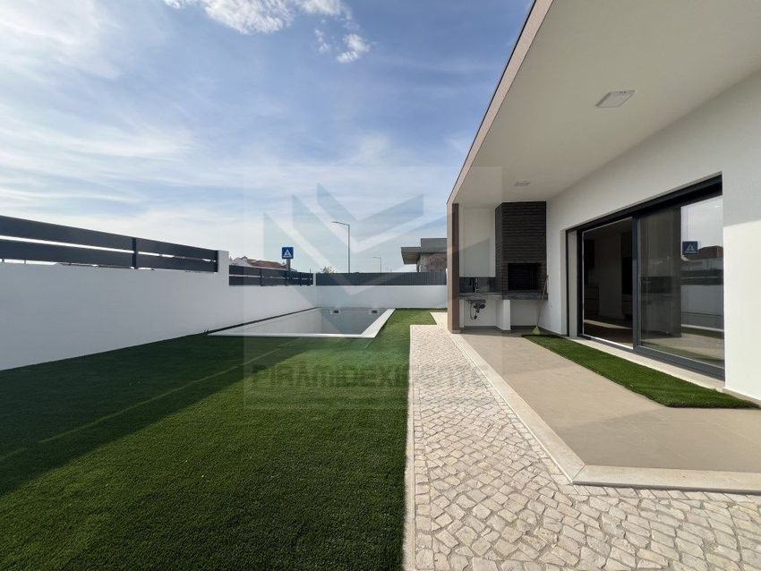 小楼房或独栋别墅出售在 Vila Nogueira de Azeitão