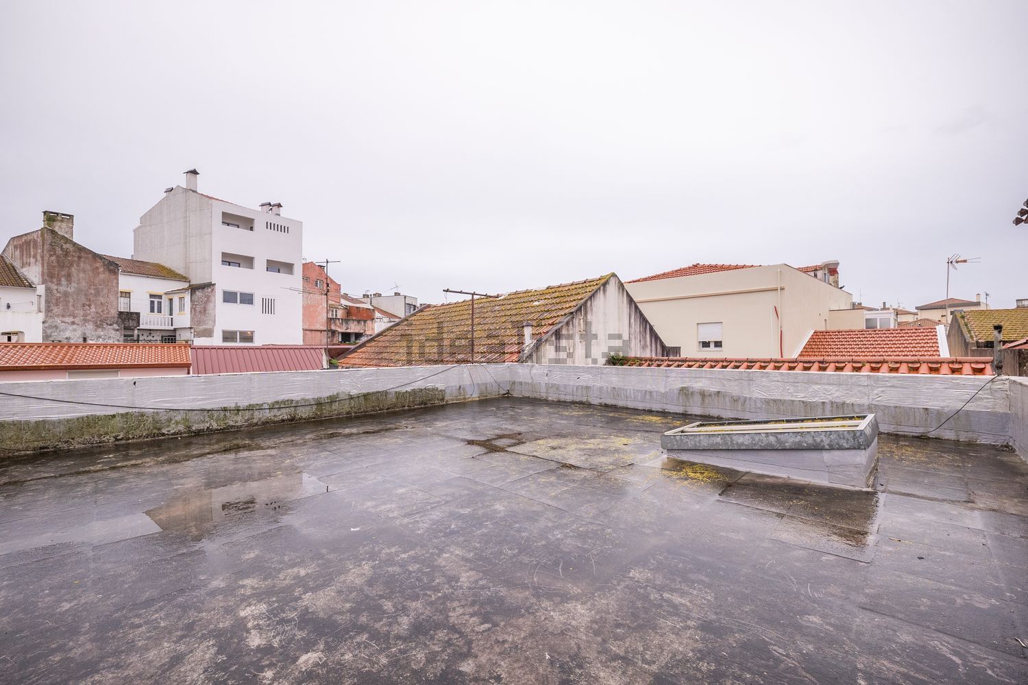 双拼别墅出售在Rua São João do Vale, 1 - 外立面