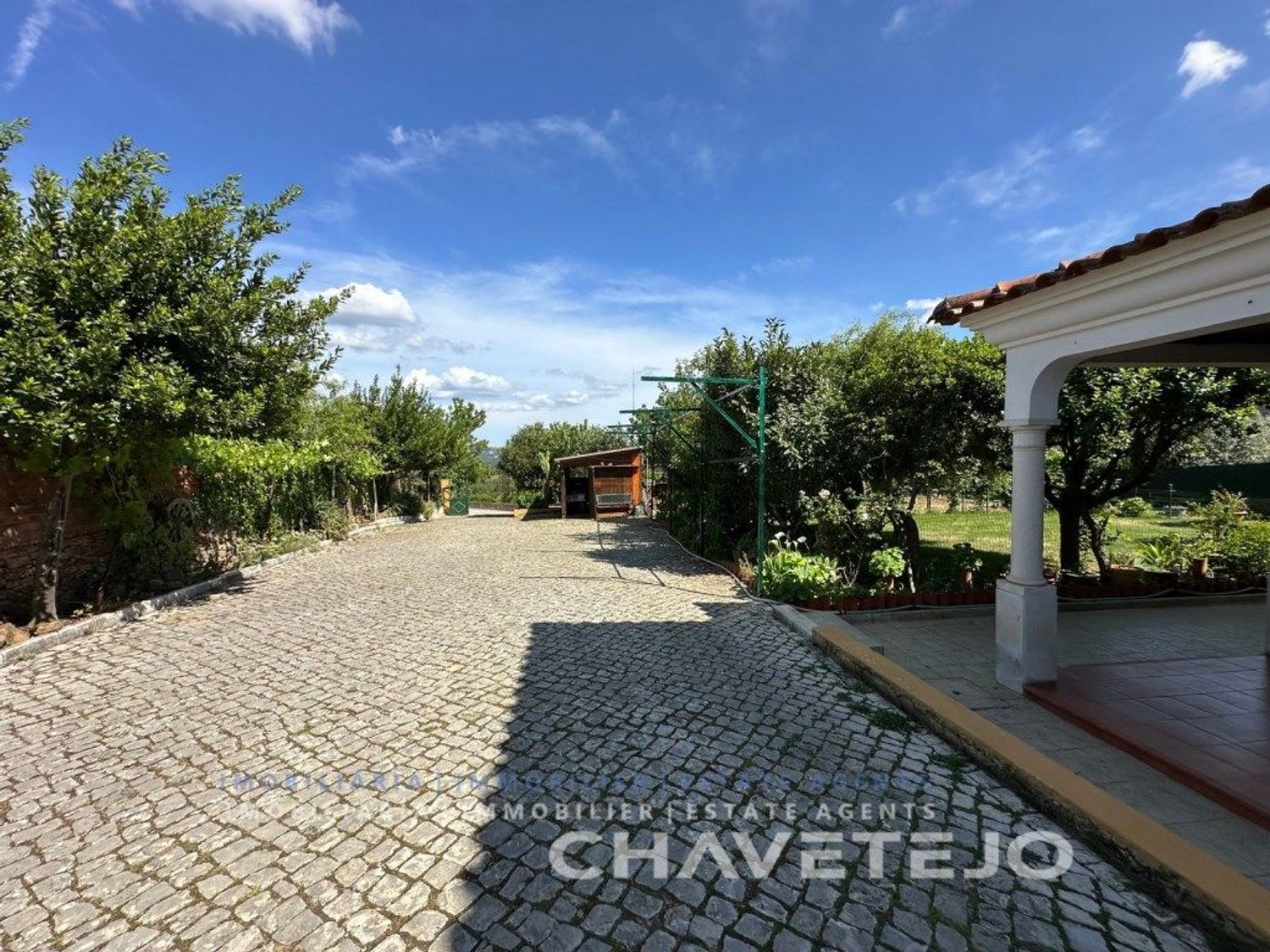 小楼房或独栋别墅出售在Rua Olival, 18 - 外立面