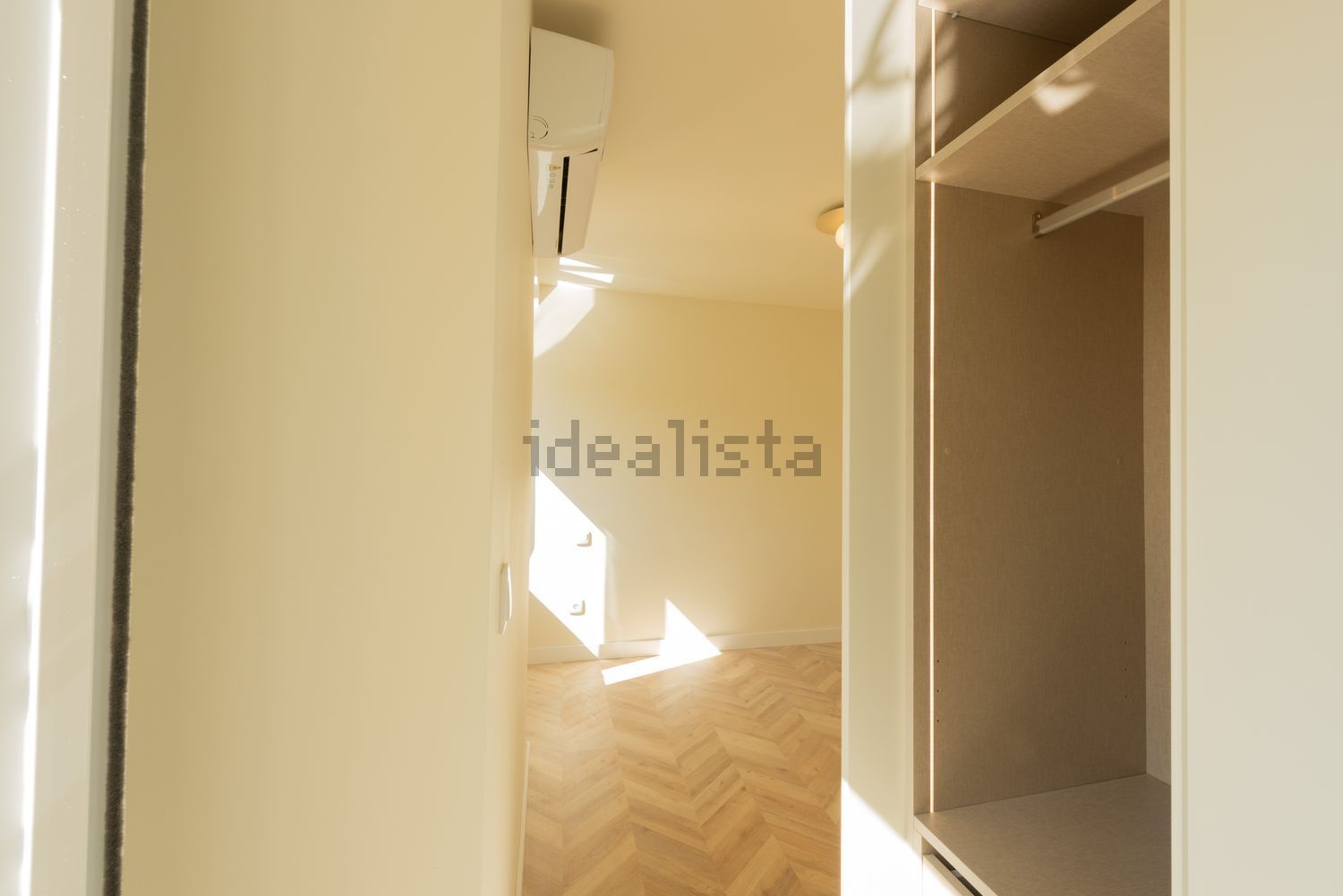 出租复式公寓在Rua de São Francisco de Sales s/n - 试衣间