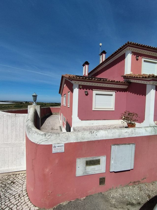 小楼房或独栋别墅出售在Bairro do Calvo, 45