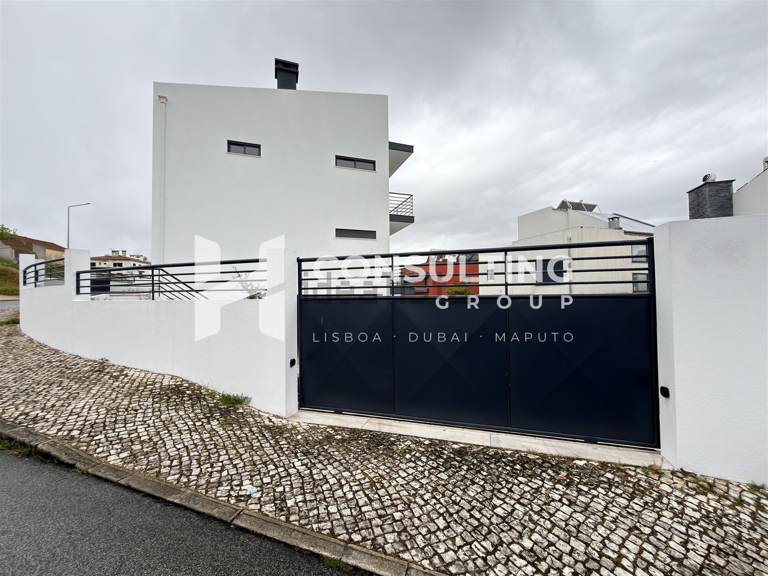 小楼房或独栋别墅出售在 Centro do Feijó - 视线