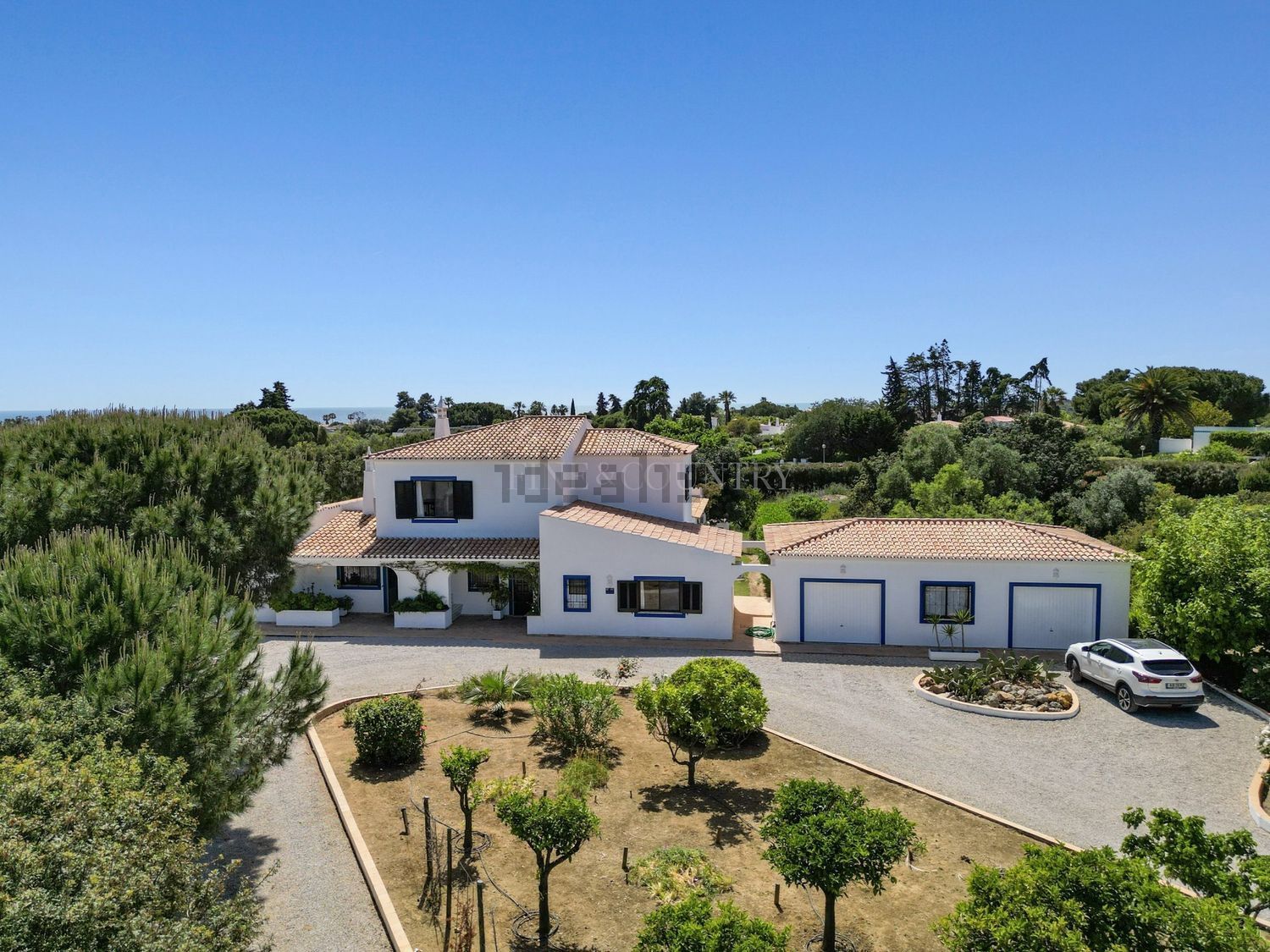 小楼房或别墅出售在Rua do Clube Carvoeiro s/n - 外立面