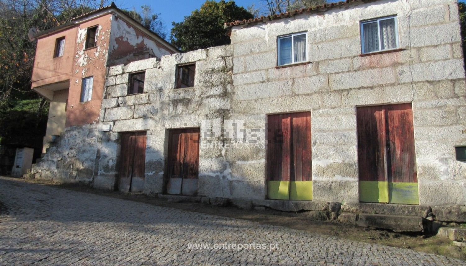 小楼房或别墅出售在 Santa Marinha do Zêzere - 外立面