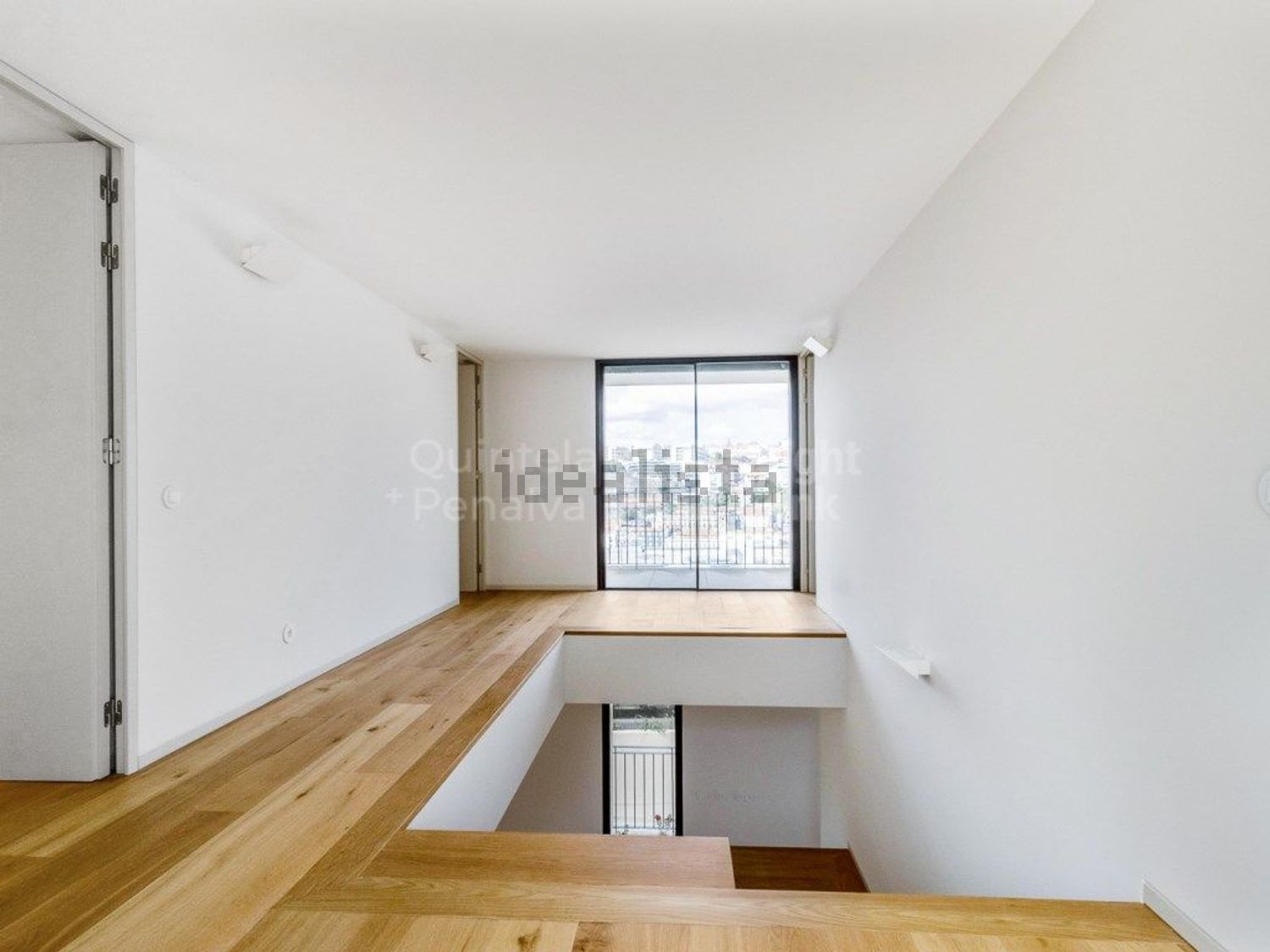 公寓 t4出售在Rua Entre Quintas, 108 - 前厅