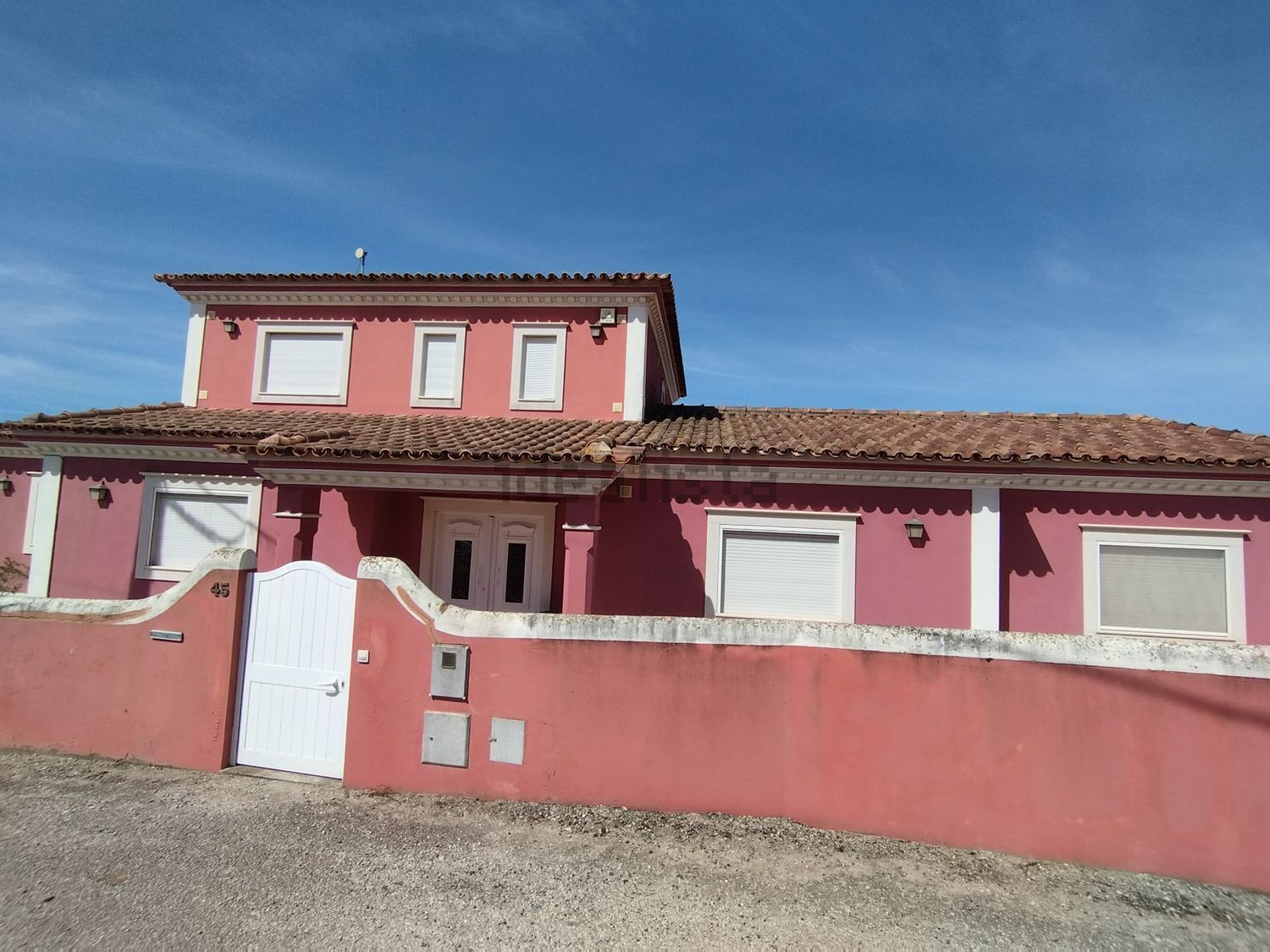 小楼房或独栋别墅出售在Bairro do Calvo, 45 - 外立面