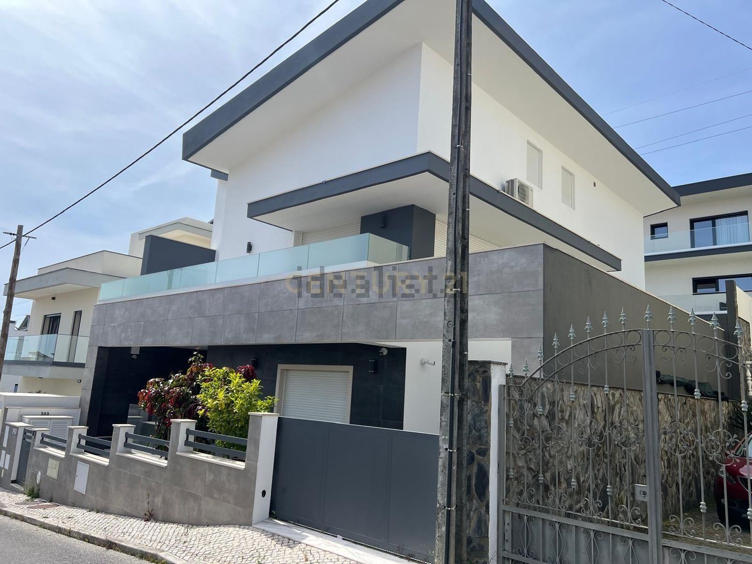 小楼房或独栋别墅出售在Rua Cidade de Rio Maior, 25 , 25a - 外立面