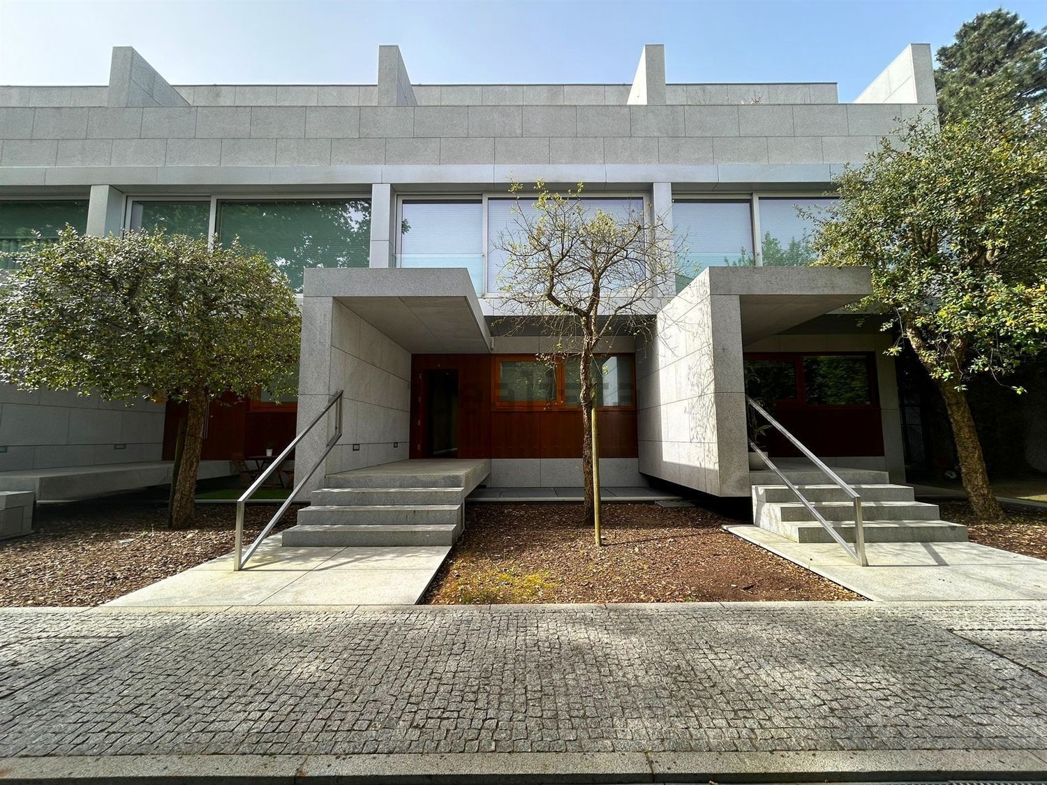 小楼房或独栋别墅出售在 Cooperativa dos Arquitectos - Fonte da Moura - Pedra Verde - 外立面