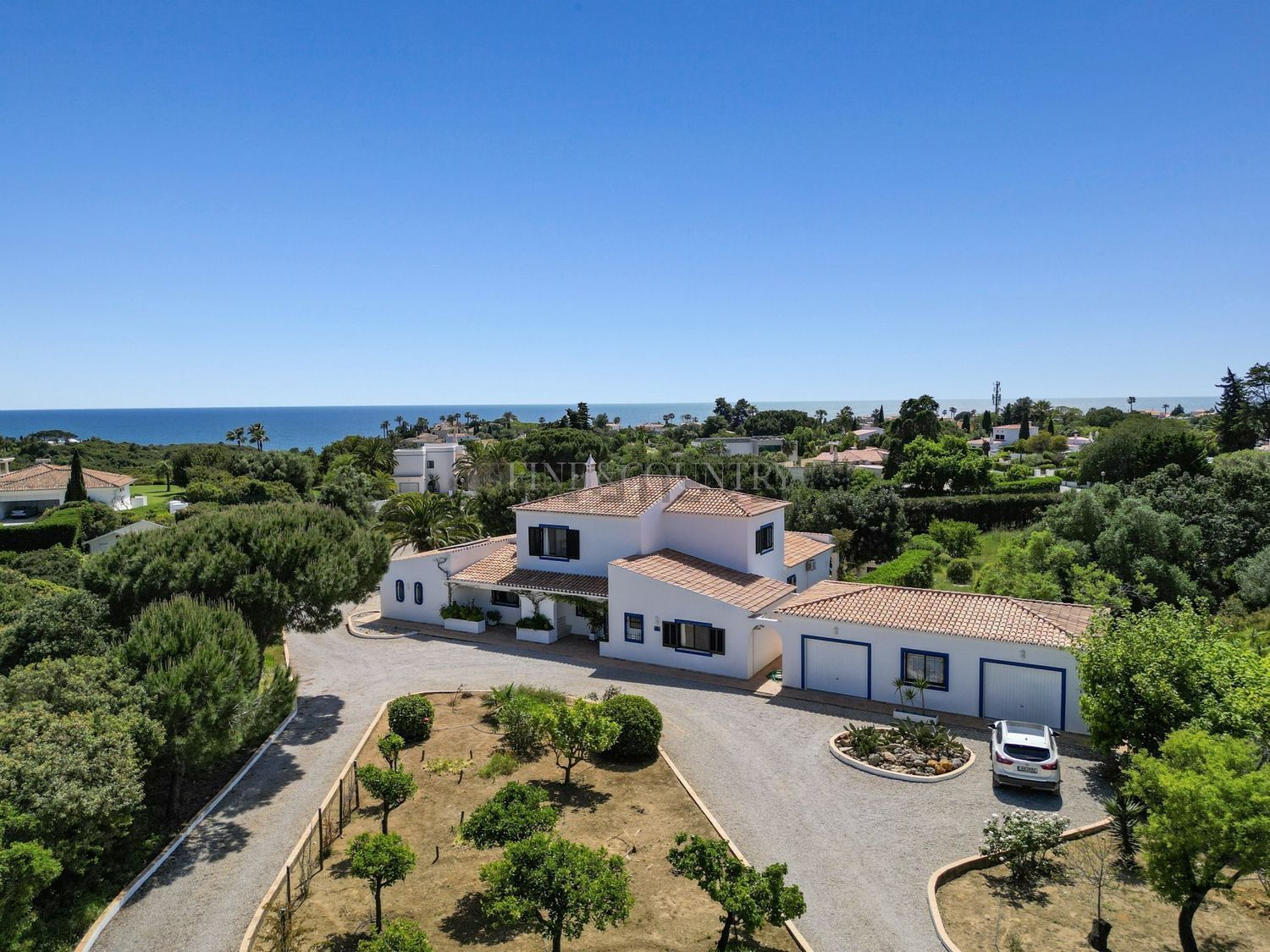 小楼房或别墅出售在Rua do Clube Carvoeiro s/n - 外立面