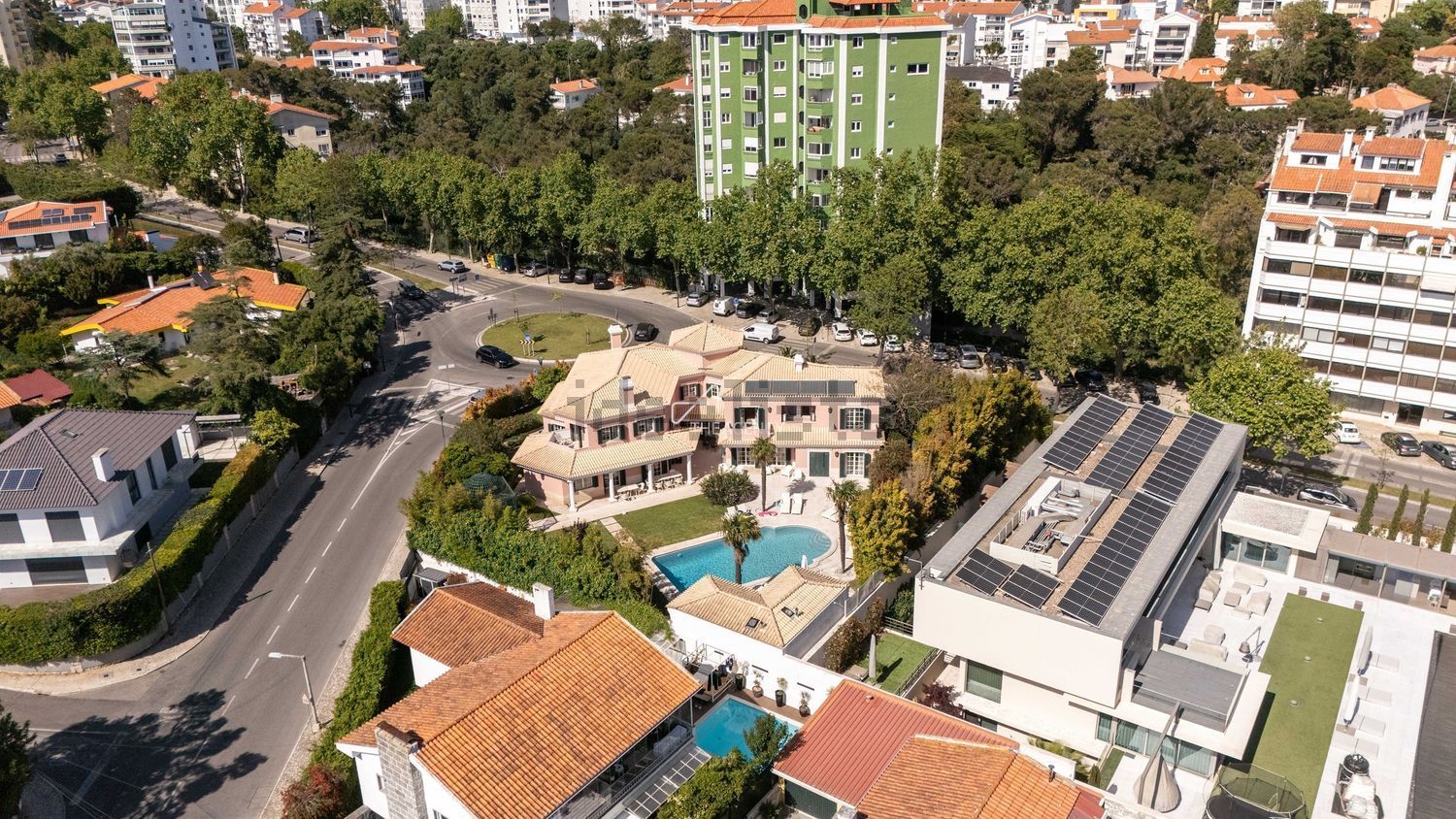 出租小楼房或独栋别墅在Avenida Infante Dom Henrique - 外立面