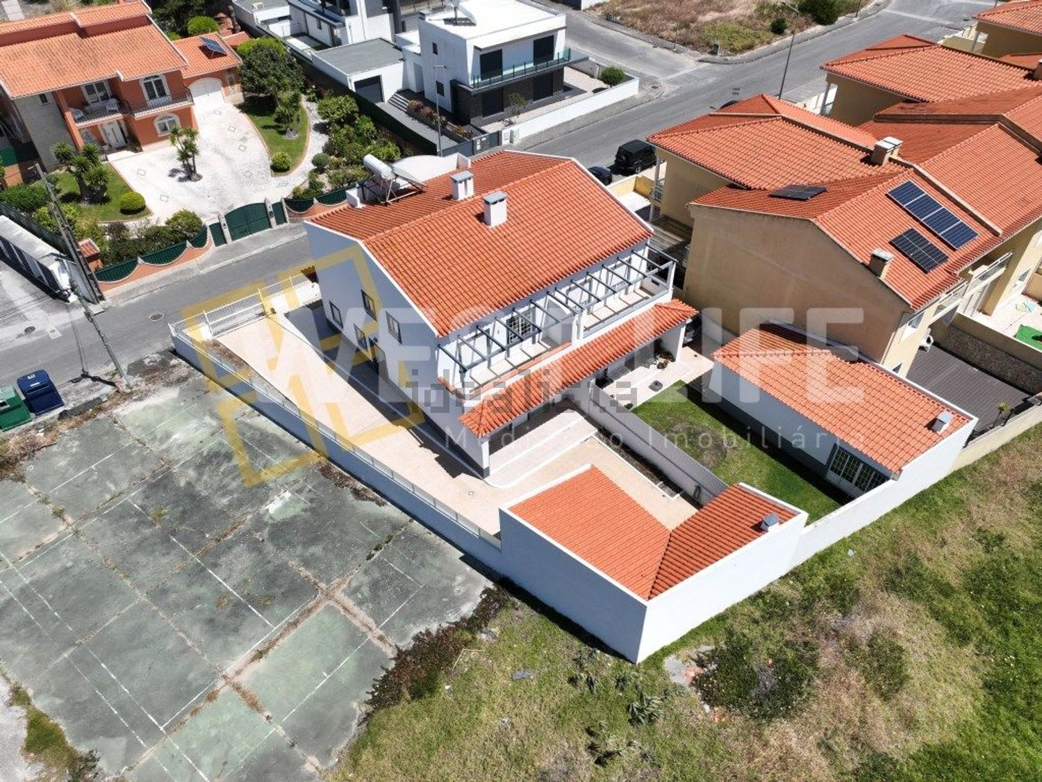 小楼房或独栋别墅出售在 Centro - 游泳池