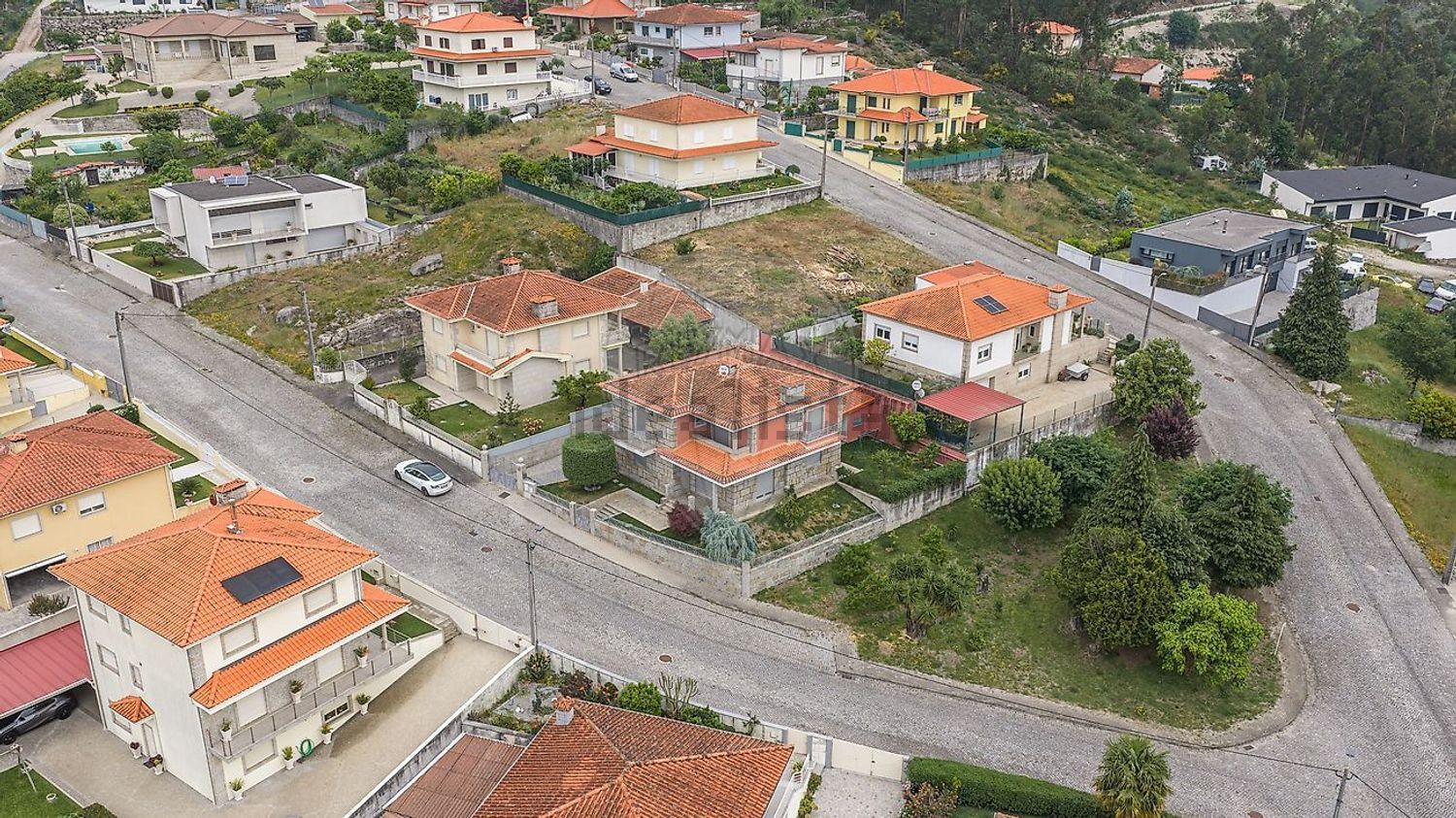 小楼房或独栋别墅出售在 Lugar de Ribeirinho, 4830-371 s/n - 外立面