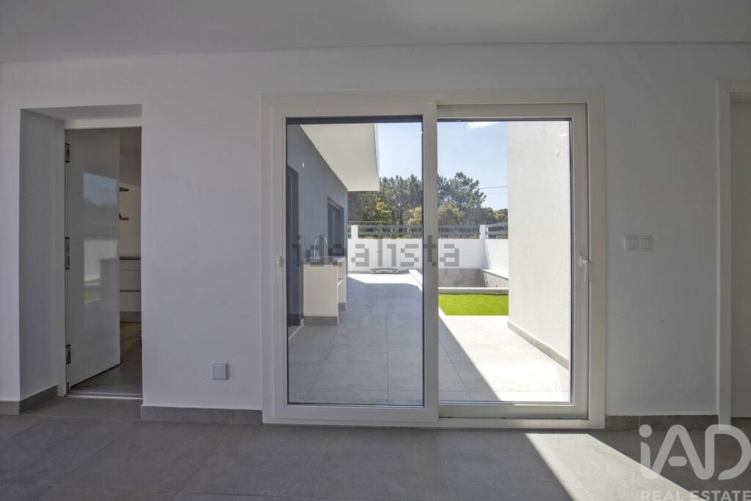 小楼房或独栋别墅出售在 Centro da Quinta do Conde - 停车位