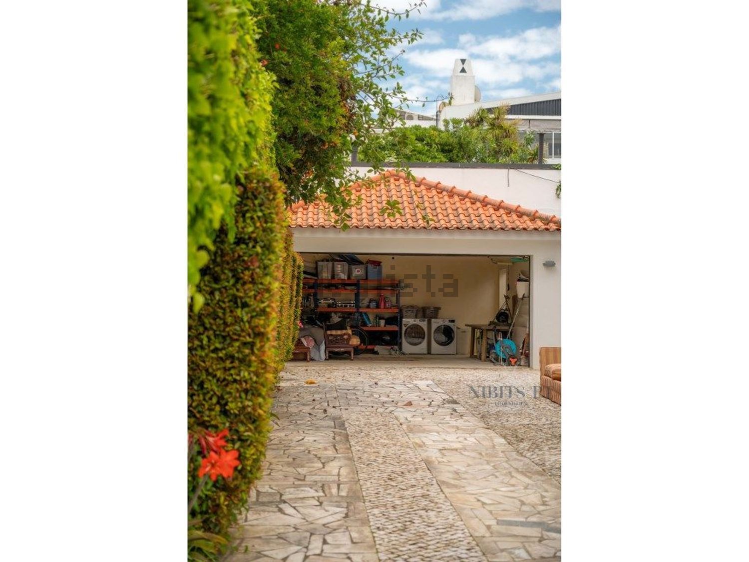 小楼房或独栋别墅出售在Rua de Lourenço Marques, 6 - 停车位
