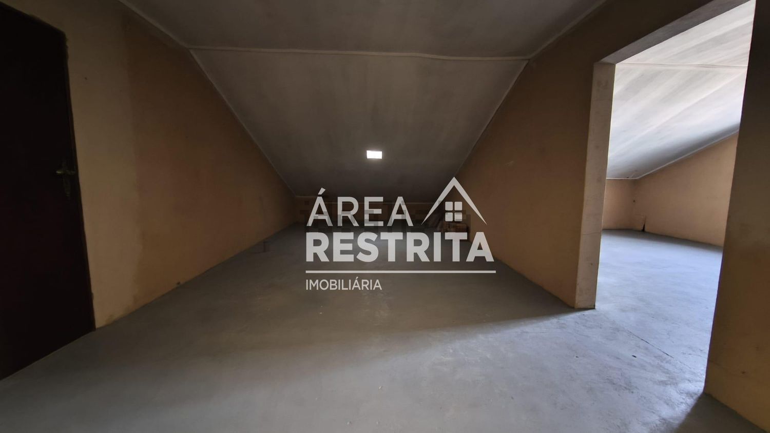 小楼房或独栋别墅出售在Rua Almada Negreiros s/n - 居住