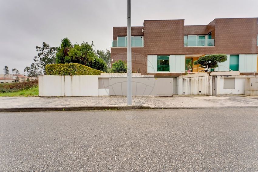 联排别墅出售在Rua Manuel Maria Barbosa du Bocage