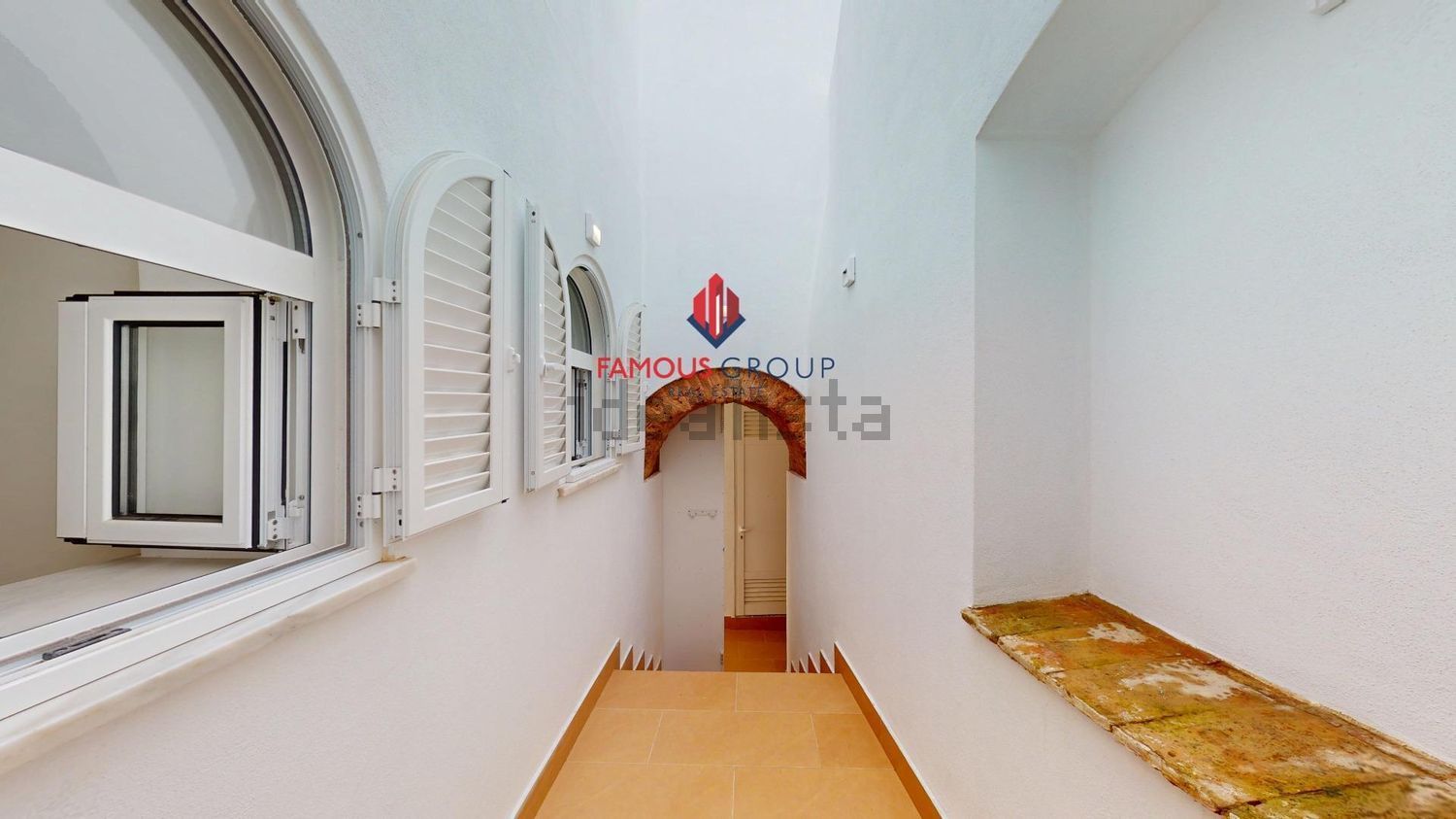 小楼房或独栋别墅出售在 Zona Ribeirinha - 过道
