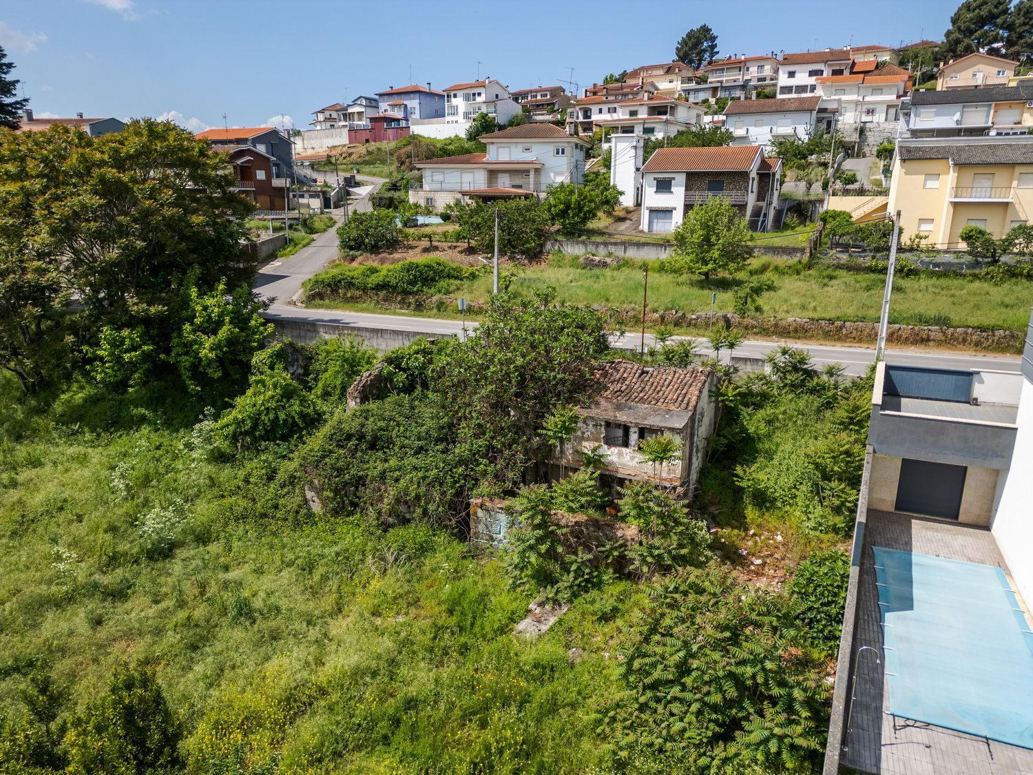 小楼房或独栋别墅出售在Avenida Bracara Augusta s/n - 照片