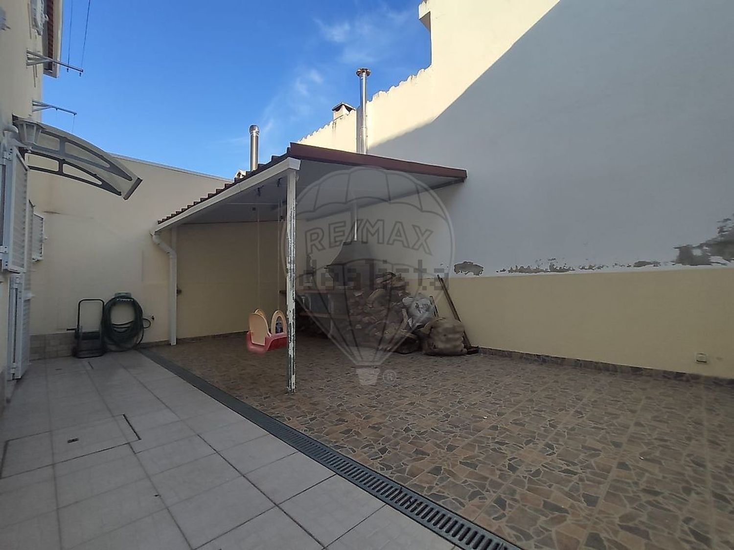 小楼房或独栋别墅出售在Rua Serra da Estrela - 外立面