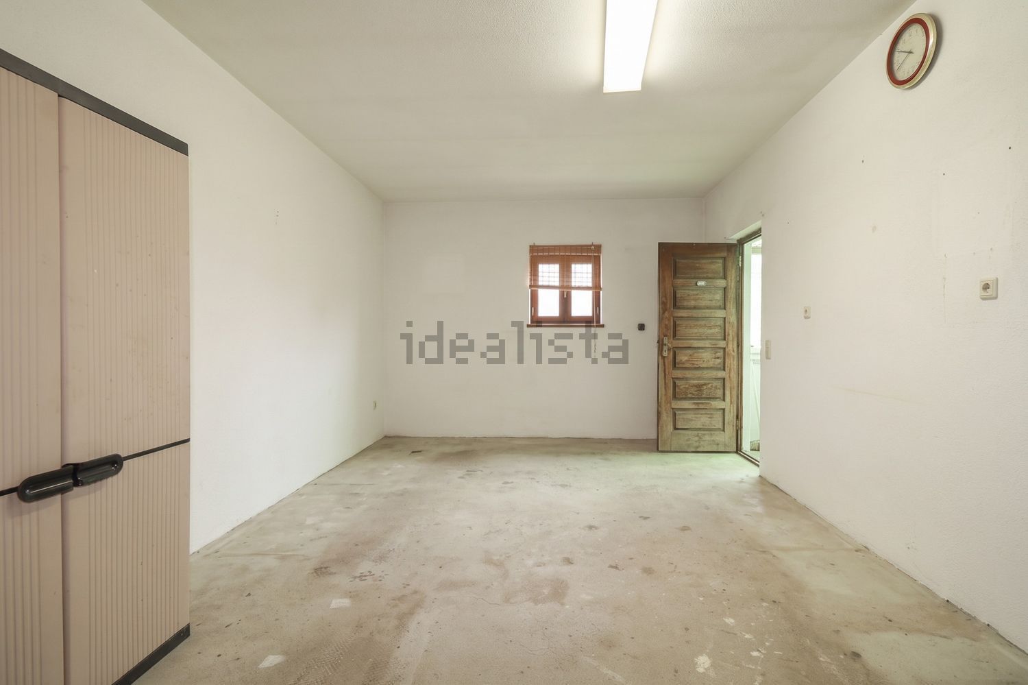 小楼房或独栋别墅出售在Rua da Escola - 停车位