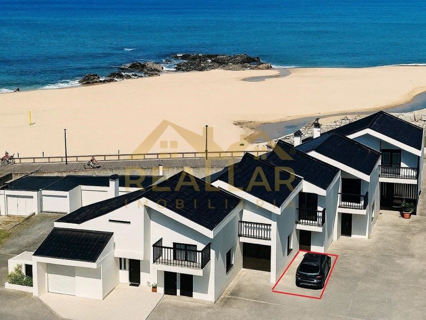 小楼房或独栋别墅出售在Avenida dos Pescadores