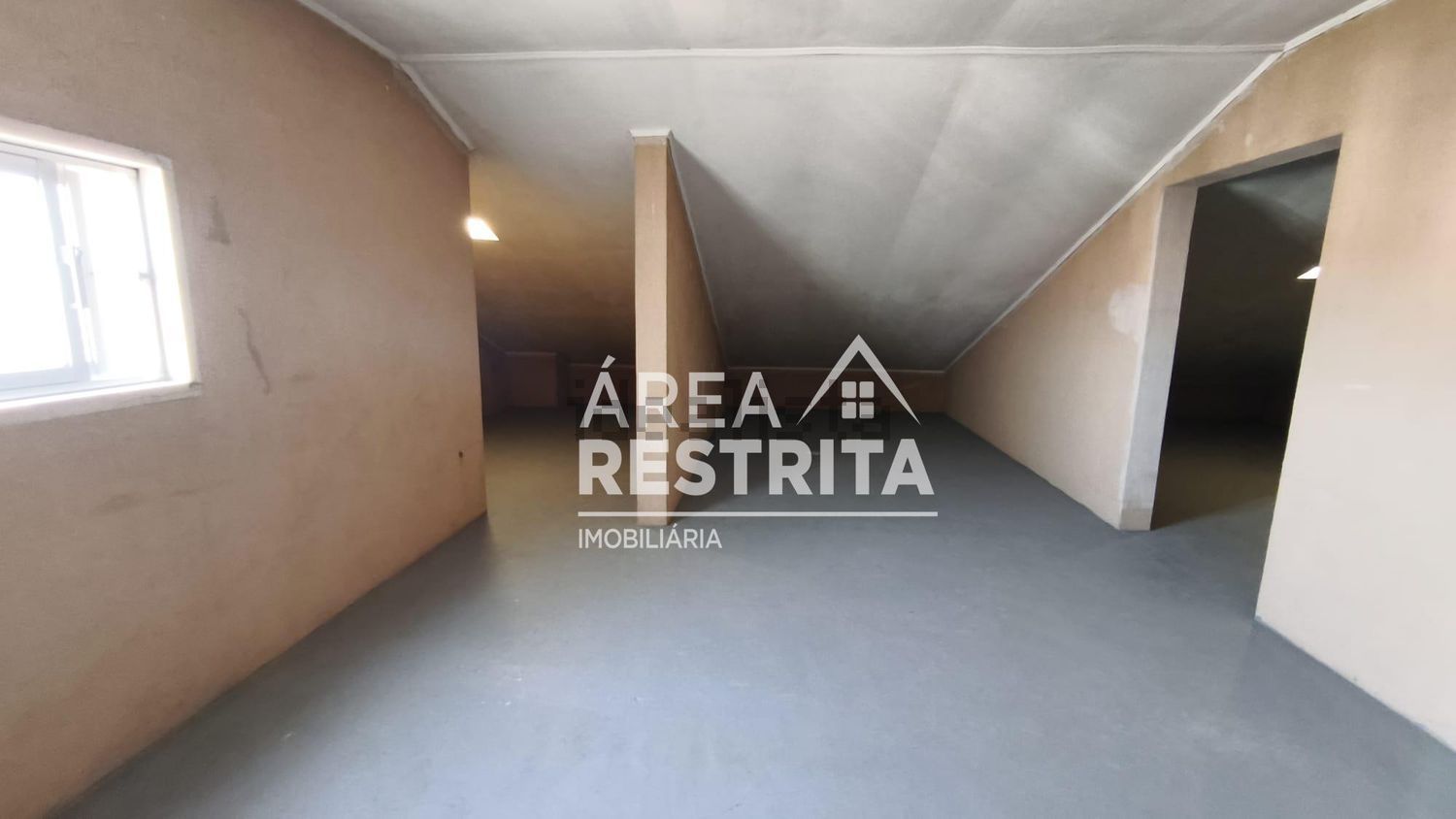 小楼房或独栋别墅出售在Rua Almada Negreiros s/n - 居住