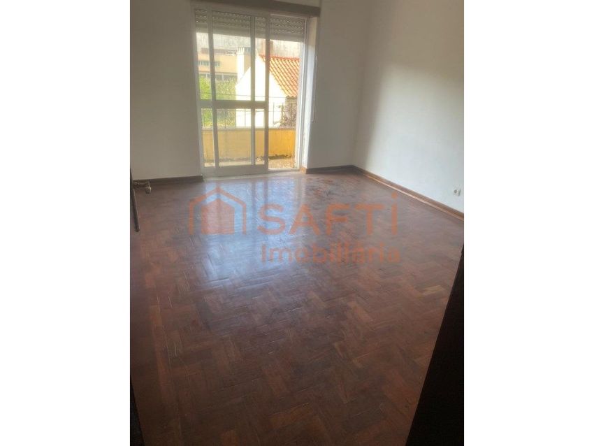 公寓 t2出售在Estrada de Coselhas, 49 b