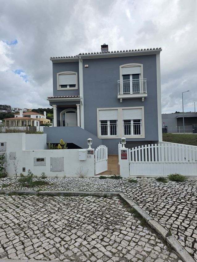 小楼房或独栋别墅出售在Rua Villas Sol, 22