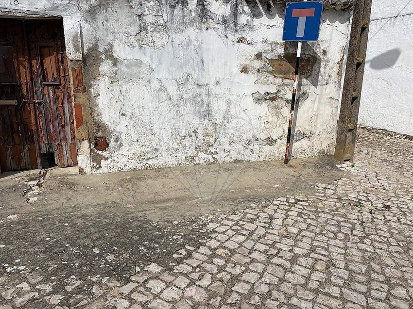 小楼房或独栋别墅出售在Largo da Igreja