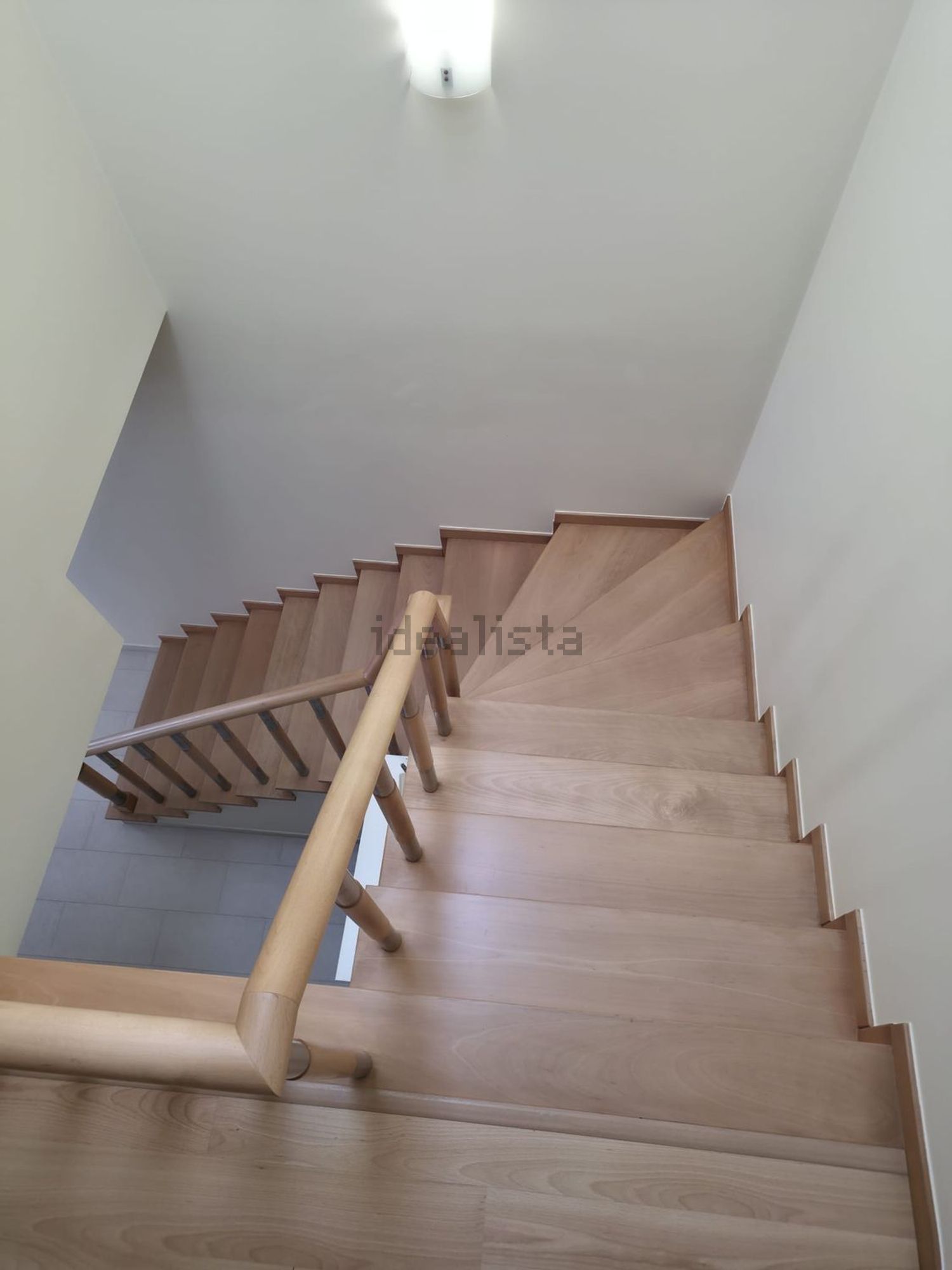 小楼房或独栋别墅出售在Rua Villas Sol, 22 - 楼梯