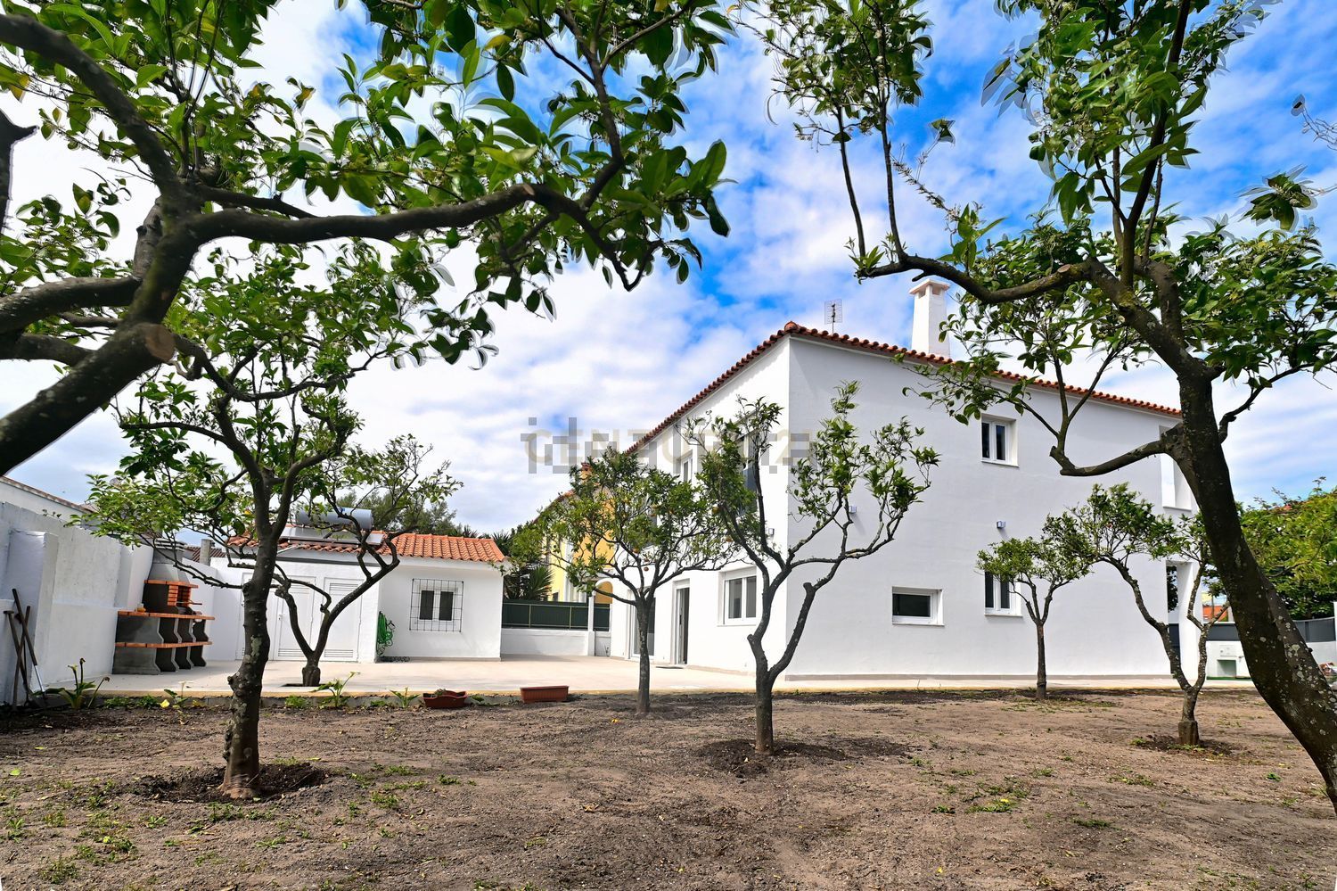 出租小楼房或独栋别墅在Rua Eduarda Lapa, 10 - 外立面