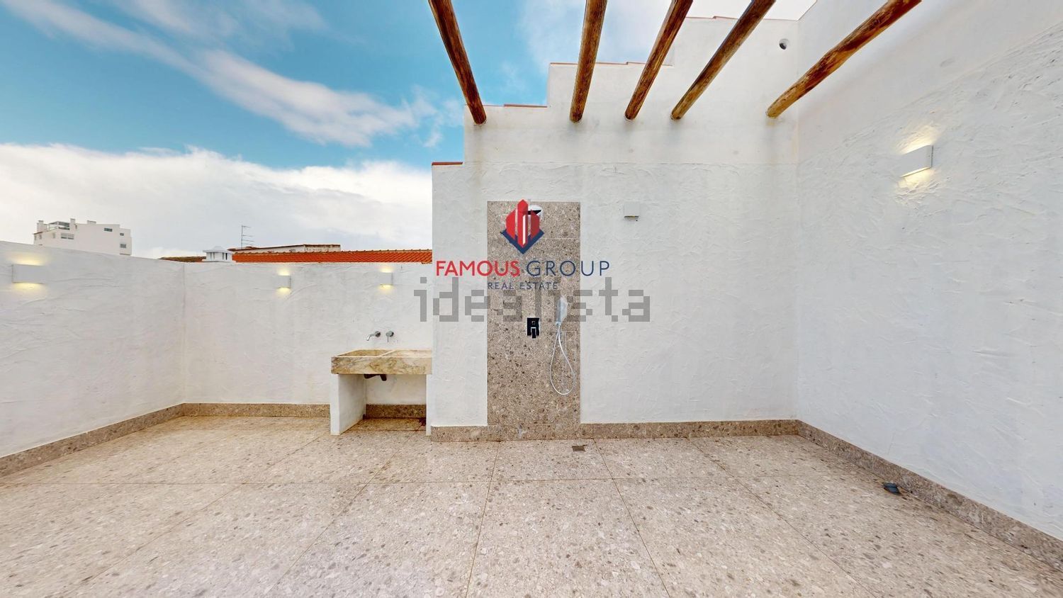 小楼房或独栋别墅出售在 Zona Ribeirinha - 露台