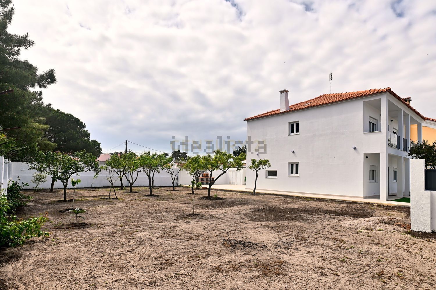 出租小楼房或独栋别墅在Rua Eduarda Lapa, 10 - 外立面