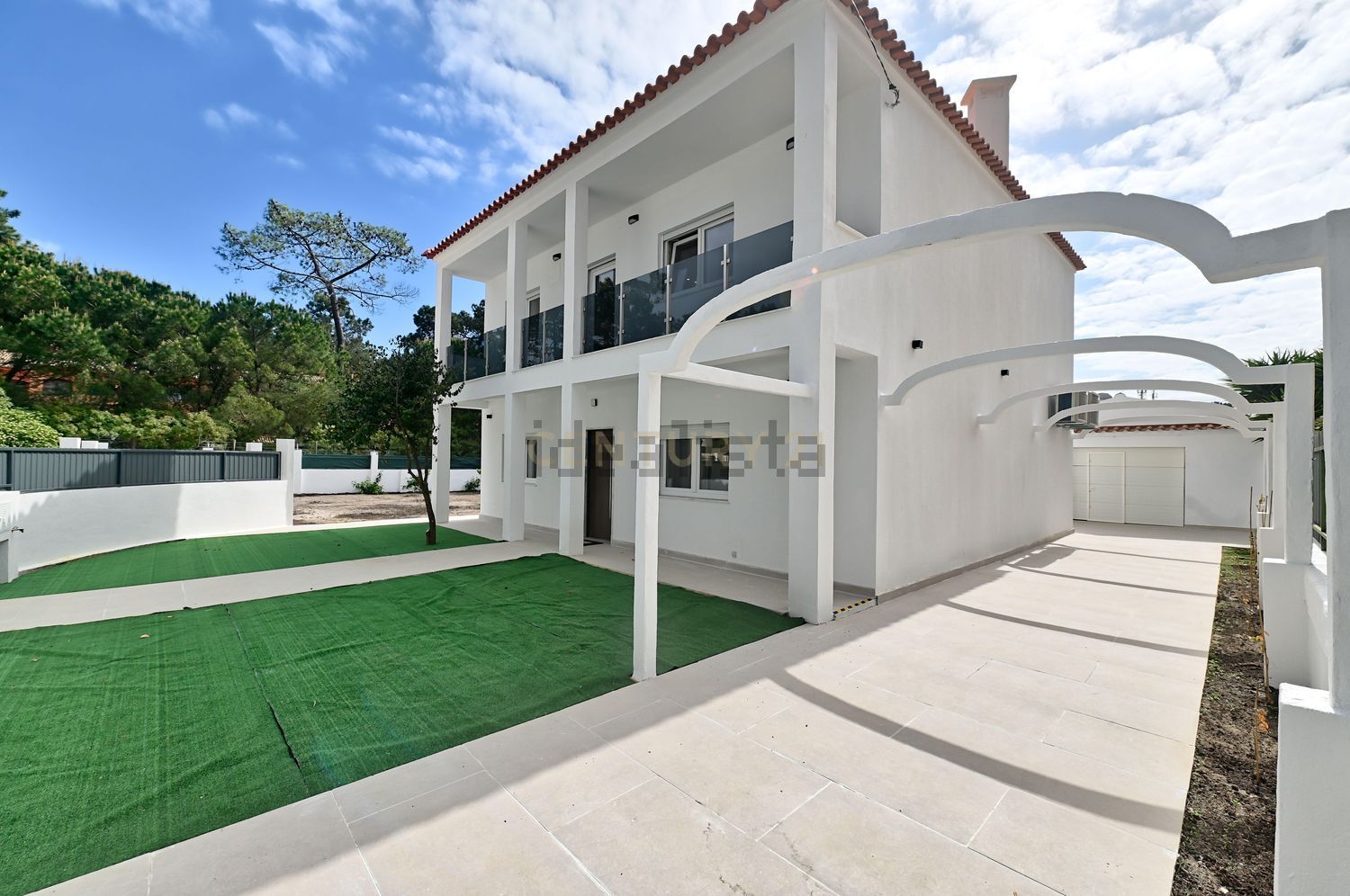 出租小楼房或独栋别墅在Rua Eduarda Lapa, 10 - 外立面