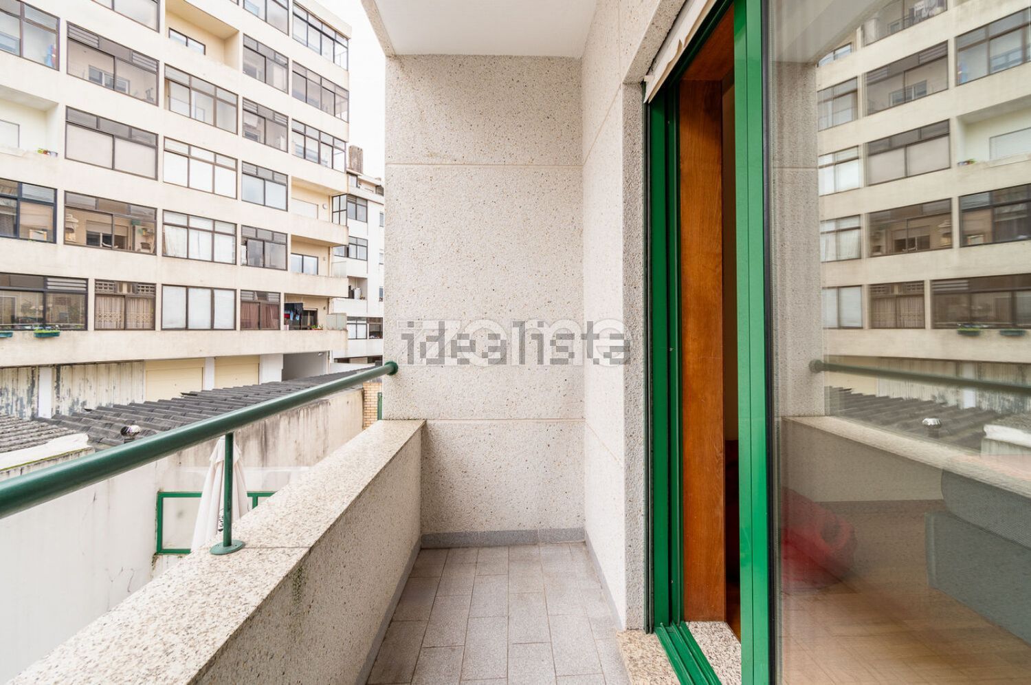出租公寓 t2在Rua do Bairro da Areosa, 33 - 门廊
