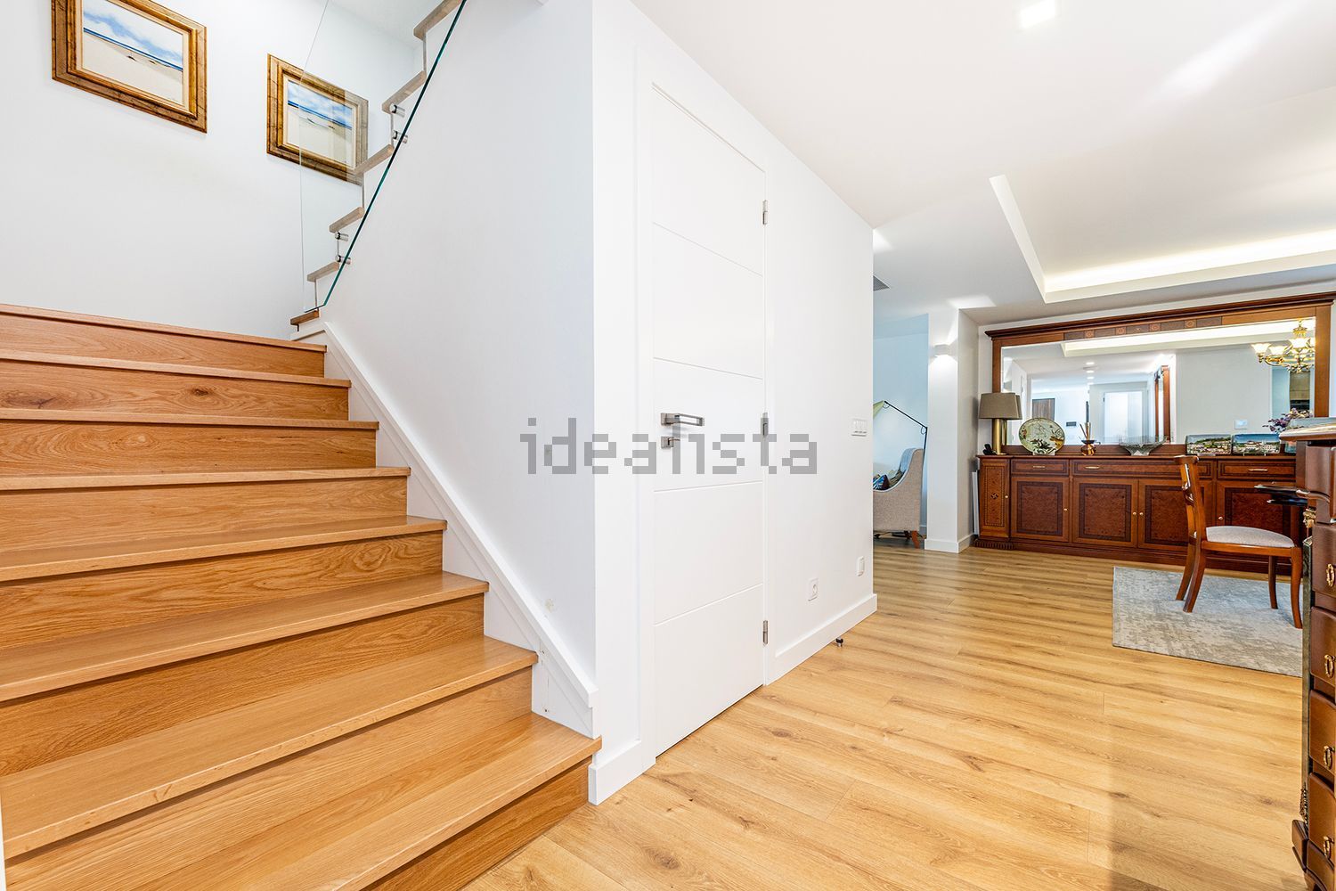 小楼房或独栋别墅出售在Rua Raul Brandão - 详情