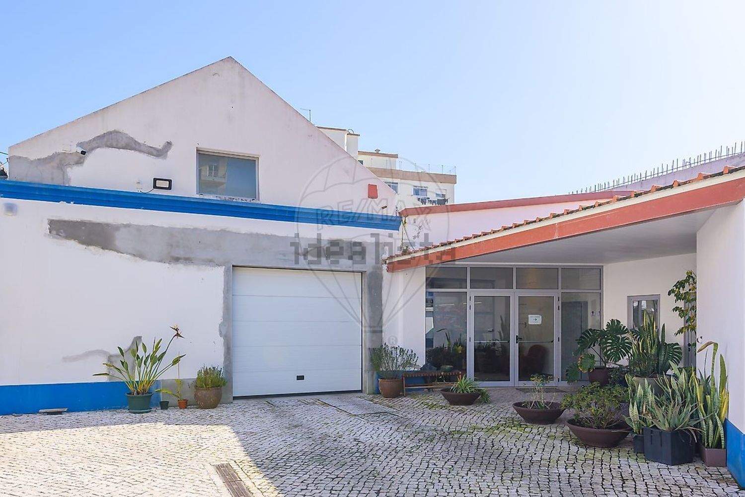 小楼房或独栋别墅出售在 Centro do Montijo - 外立面