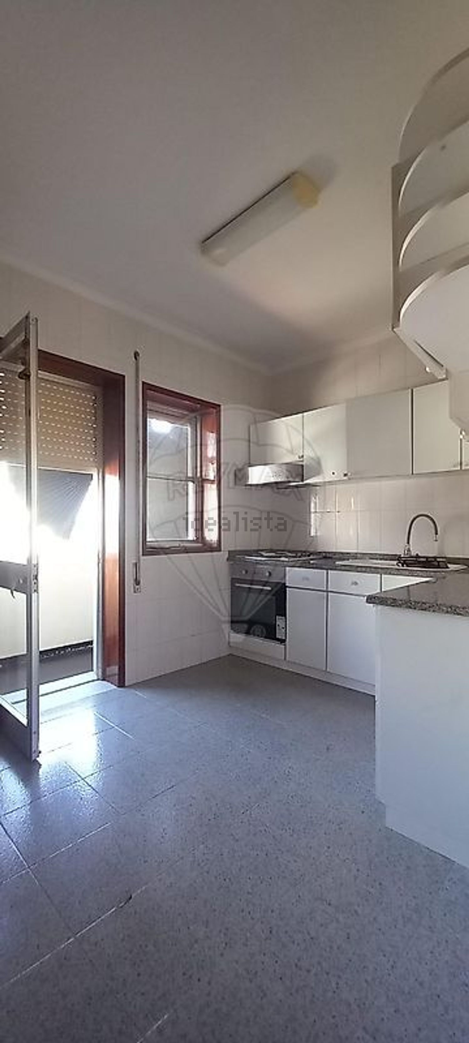 出租公寓 t2在Avenida António Santos Leite - 厨房
