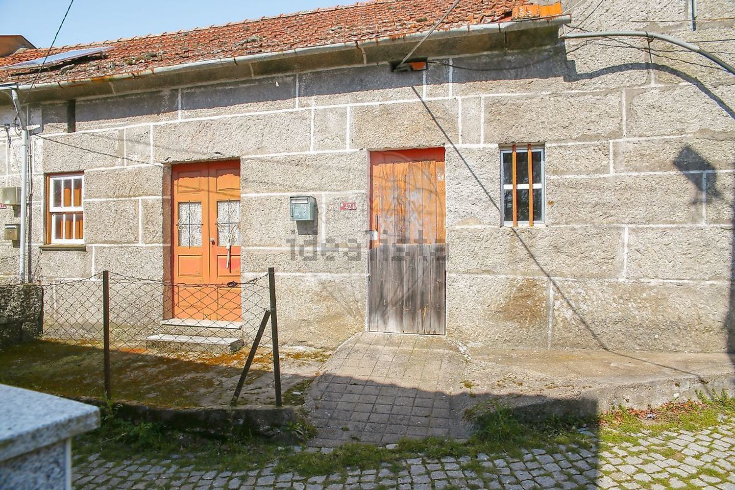 小楼房或独栋别墅出售在Rua de Santo - 外立面