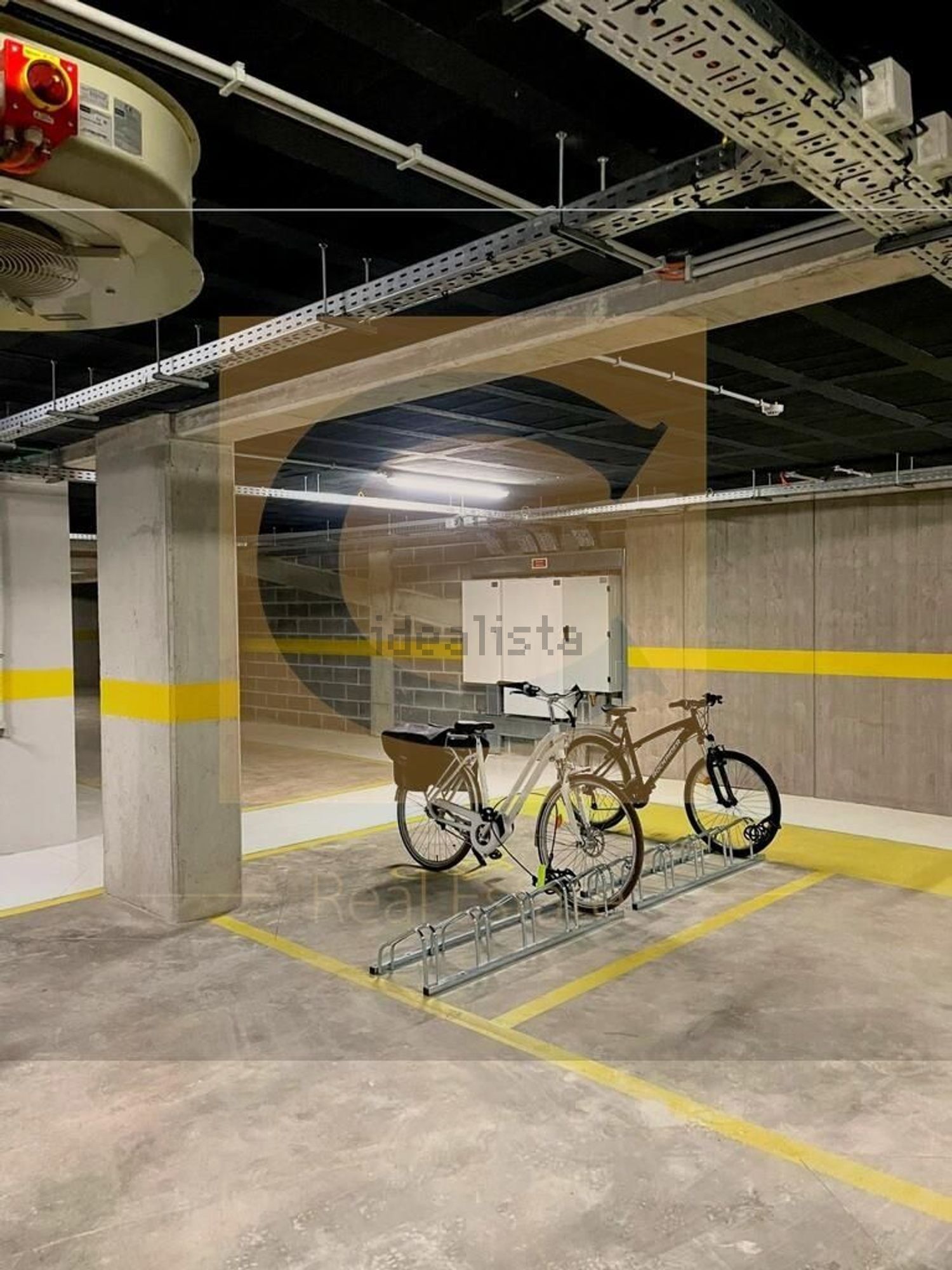 出租t0（单人公寓）在 Hospital São João - Pólo Universitário - 停车位