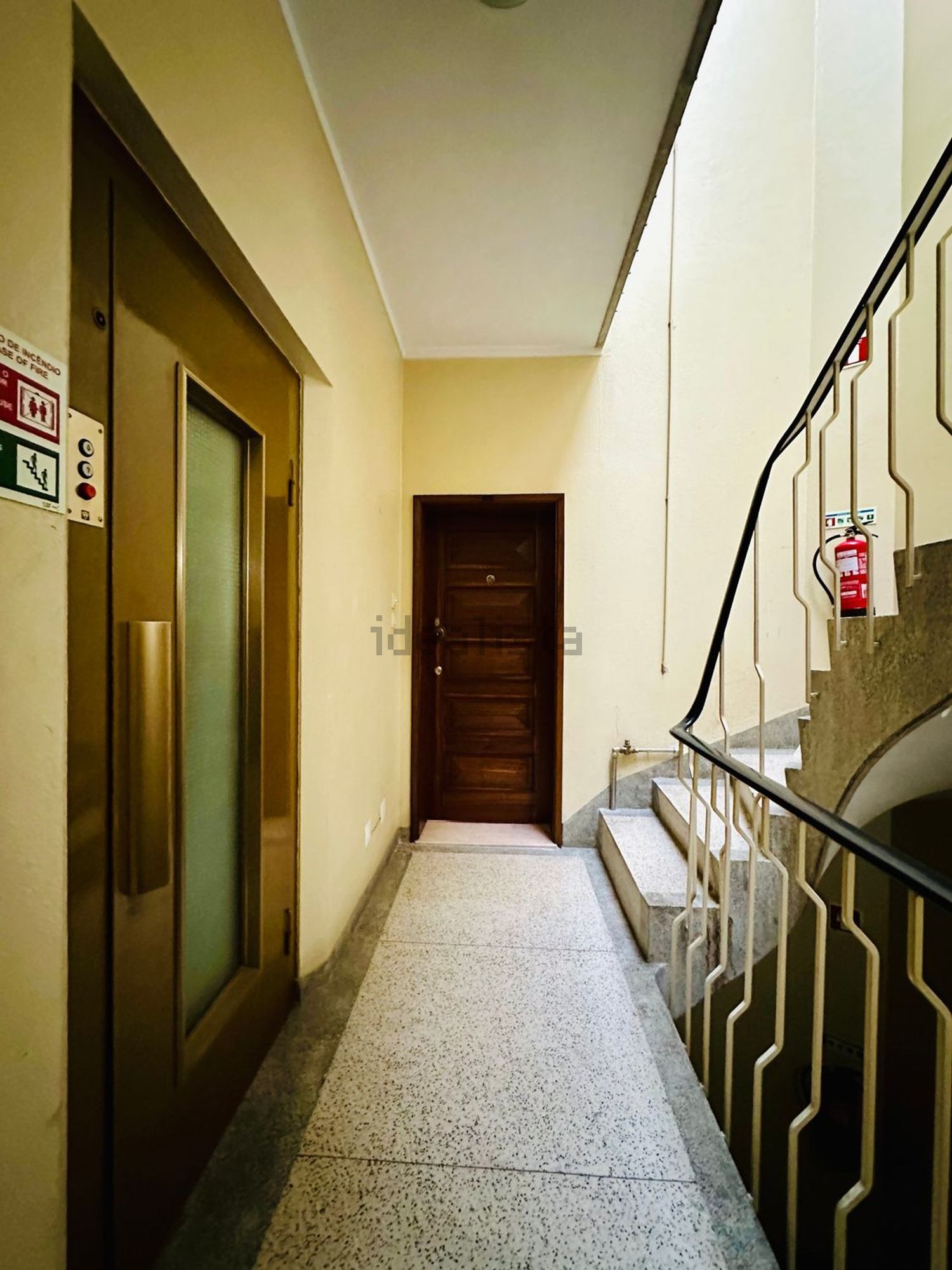 出租公寓 t3在Largo de Ferreira Lapa, 78 - 门廊
