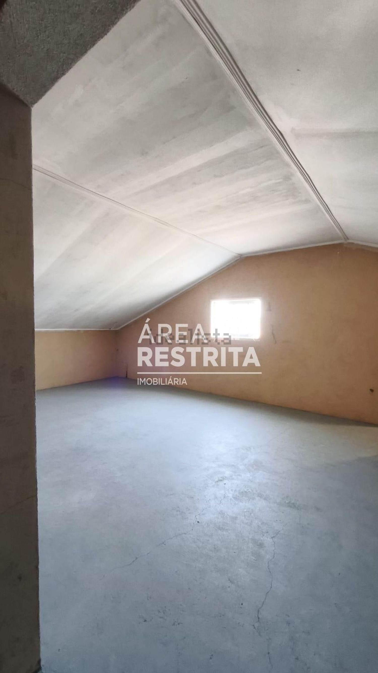 小楼房或独栋别墅出售在Rua Almada Negreiros s/n - 居住