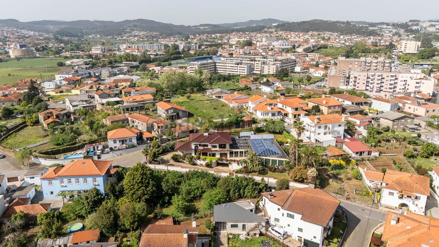 小楼房或独栋别墅出售在 Ribeirão - 照片