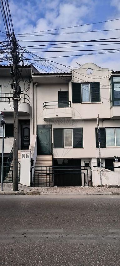 小楼房或独栋别墅出售在Rua Vila do Seixal