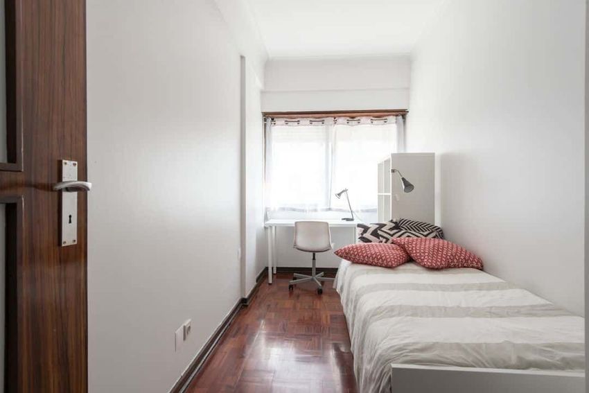 出租房间在Avenida Visconde de Valmor, 20